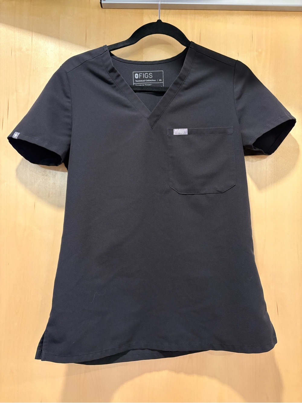 FIGS Women's XS Black V-Neck Scrub Top - Gently used